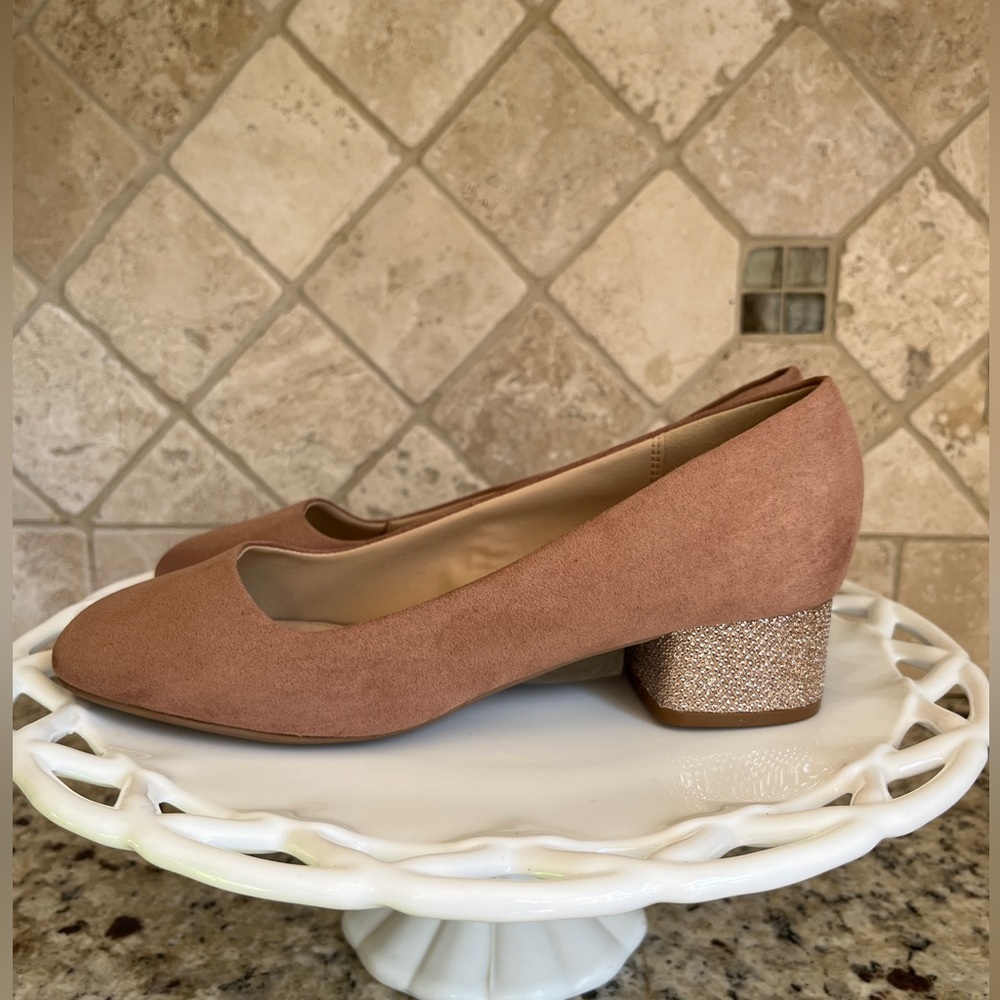 C. EST 1946 Women's Old Rose Pink Suede Block Shimmering Heel Pump - Picture 3 of 13